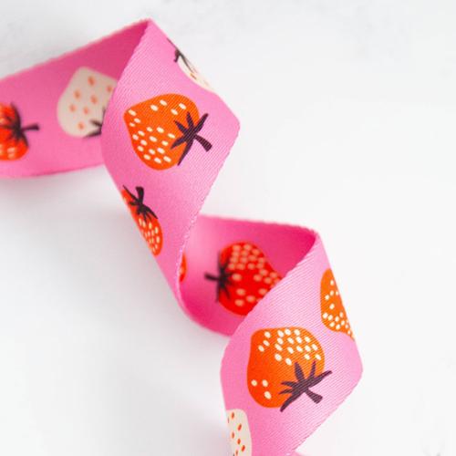 Starwberry Daisy Webbing 1.5" - Stitch Supply Co. | Moda